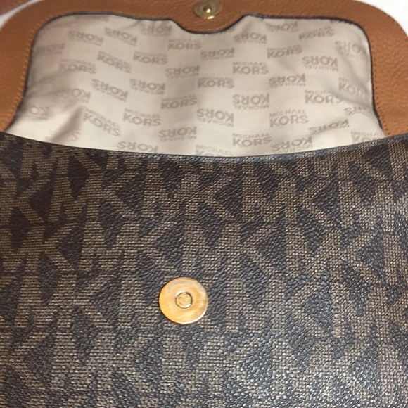 Gorgeous MICHAEL KORS BROWN CROSSBODY JUST REDUCED - Picture 4 of 12
